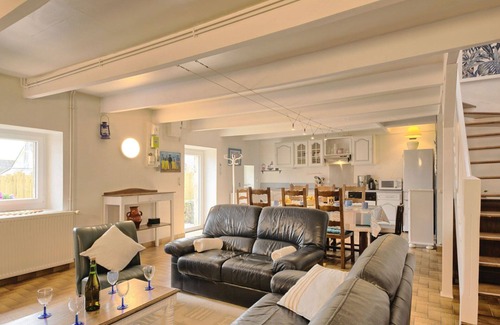 Belz House | Stunning private villa for 7 guests with WIFI, TV and terrace