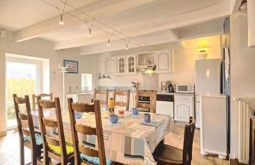 Belz House | Stunning private villa for 7 guests with WIFI, TV and terrace