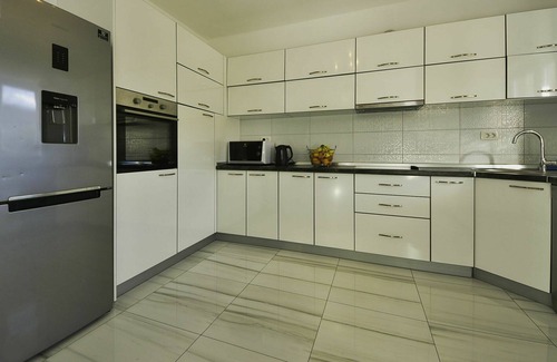 Velim House | Stunning private villa with A/C, hot tub, WIFI, private pool, TV, patio and pets allowed
