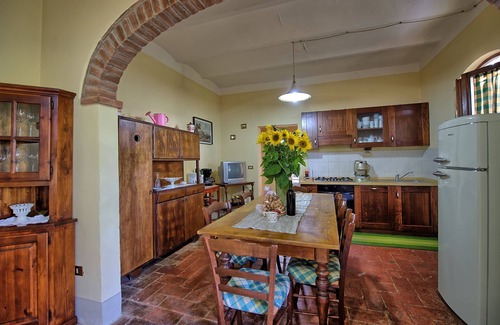 Le Piazze Villa | Stunning private villa with WIFI, private pool, TV, pets allowed, panoramic view, close to Arezzo
