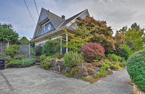 East Queen Anne House | Stunning Queen Anne House w/Private Patio!