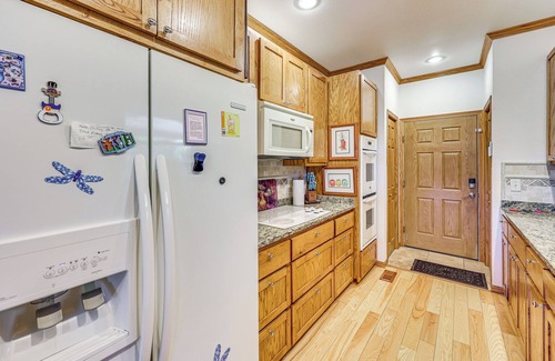 Centerville House | Stunning River Views: Pet-Friendly Home in London!
