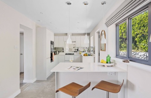 Bigbury-on-Sea House | Stunning sea views & comfort 250m from Beach