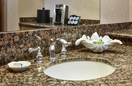 San Simeon Hotel | Stunning Seaside Cliffs & Beaches Nearby | Convenient Room w/Sofa bed