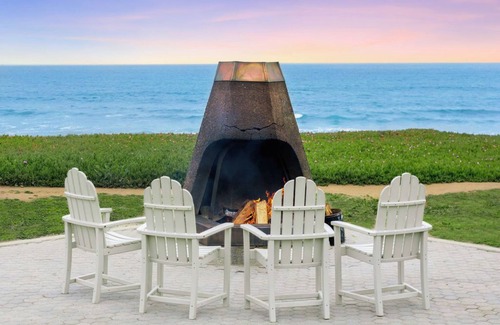 San Simeon Hotel | Stunning Seaside Cliffs & Beaches Nearby | Convenient Room w/Sofa bed