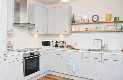 Sennen Cove Apartment | Stunning Seaside Retreat; Unbeatable Sea Views & Close to Beach