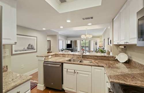 Shelter Cove Condo | Stunning Shelter Cove Harbour and Marina Views, Bike to the Beach - HS7155