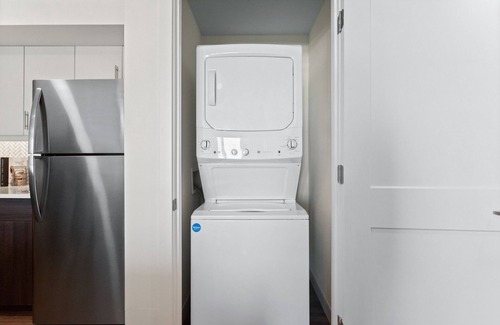 Richmond Apartment | Stunning Skyline 1-Bedroom Apartment - Downtown RVA - Pool, Gym & Parking
