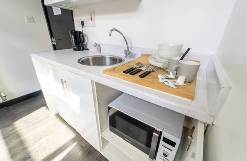 Selly Oak House | Stunning Studio by Queen Elizabeth Hospital