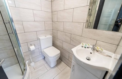 Selly Oak House | Stunning Studio by Queen Elizabeth Hospital