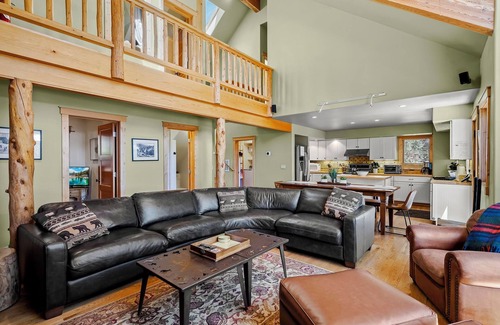 Tahoe Vista Cabin | Stunning Tahoe Views| Private Hot Tub | Game Room | Large Deck | 2 Minutes to Sandy Beach