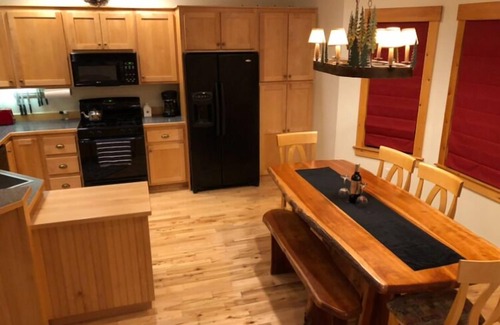 Carrabassett Valley Condo | Stunning Timbers ski-in/ski-out, above the base lodge and SuperQuad