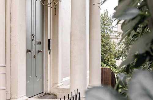Cotham Apartment | Stunning Traditional Apartment, Stunning traditional flat in the heart of Bristol