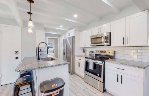 Southeast House | Stunning Upper Home with King Beds & Yard
