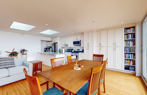 Miraloma Park House | Stunning Upper Noe Valley luxury home w/Bay views