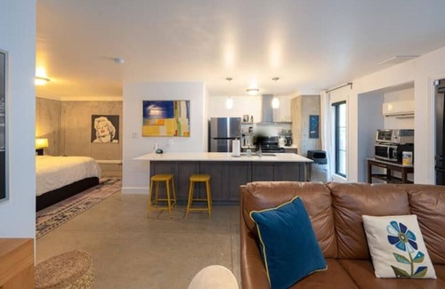 Biddleville Apartment | Stunning Uptown Luxury Apartment
