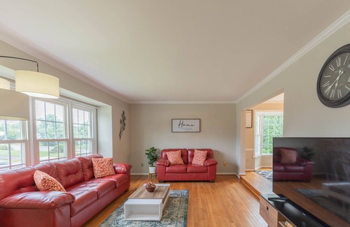 Fairfax House | Stunning Vacation Home /Screen Room/Private Theatre/Fire pit