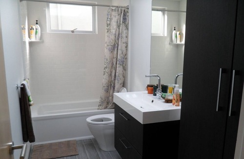 Sherwood Forest House | Stunning View 3 Bd 2 Ba House suitable for business, family vacation travelers.