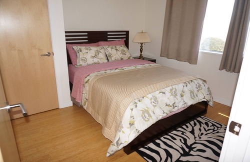 Sherwood Forest House | Stunning View 3 Bd 2 Ba House suitable for business, family vacation travelers.