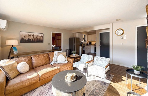 Lincoln Condo | Stunning View, 3 minutes to Loon, NEW Renovation!