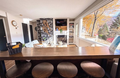 Lincoln Condo | Stunning View, 3 minutes to Loon, NEW Renovation!