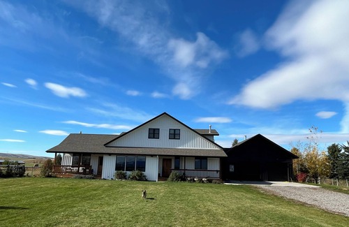 Bozeman House | Stunning Views from Big House on 12 Acres Near Town and River with Hot Tub