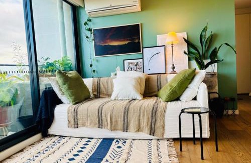 South Yarra Apartment | Stunning Views in central South Yarra