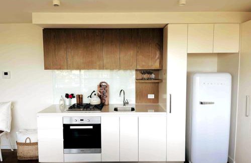 South Yarra Apartment | Stunning Views in central South Yarra