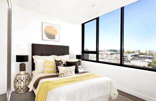 South Yarra Apartment | Stunning Views in central South Yarra
