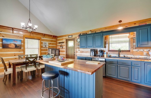 Rockwood Cabin | Stunning Views: Modern Cabin by Watts Bar Lake