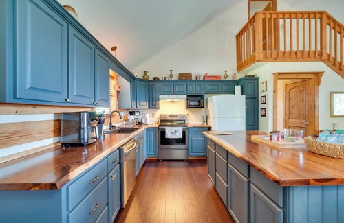 Rockwood Cabin | Stunning Views: Modern Cabin by Watts Bar Lake