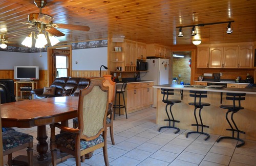 Pittsburg House | STUNNING VIEWS OF LAKE FRANCIS