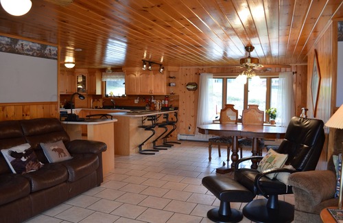 Pittsburg House | STUNNING VIEWS OF LAKE FRANCIS