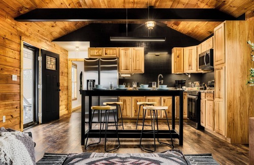 Wartburg Cabin | Stunning Views! Tower & HotTub