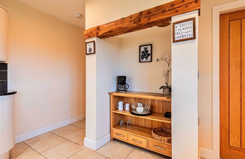 Holywell House | Stunning villa for 14 guests with WIFI