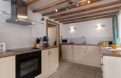 Pantymwyn House | Stunning villa for 2 guests with WIFI, TV and parking