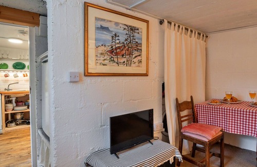 Praa Sands House | Stunning villa for 2 people with WIFI and parking