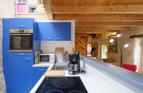 Plovan House | Stunning villa for 6 guests with WIFI, TV and terrace