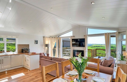 Saint John House | Stunning villa for 6 people with hot tub, WIFI, pool, terrace, pets allowed and parking