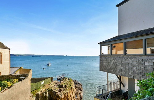 Kingsand House | Stunning villa for 6 people with WIFI, terrace, pets allowed and parking