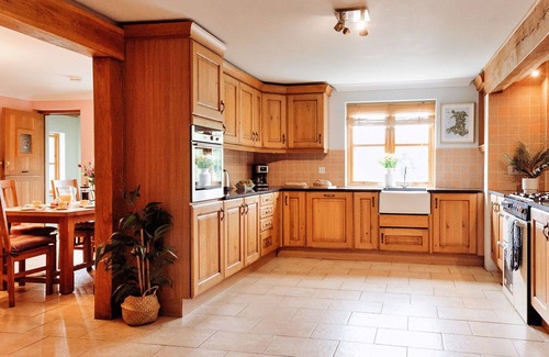 Devils Bridge House | Stunning villa for 12 people with hot tub, WIFI and pets allowed