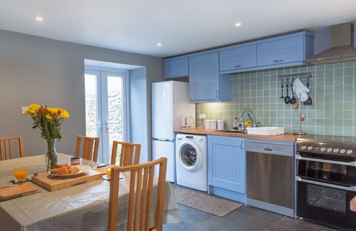 Stoke Rivers House | Stunning villa for 5 guests with WIFI, TV, pets allowed and parking