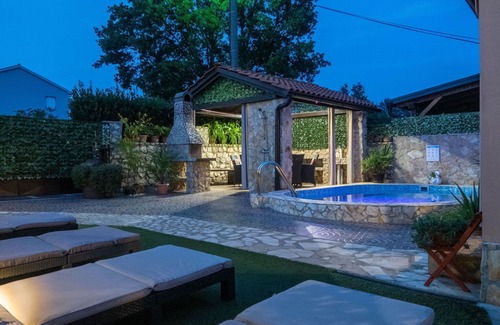 Polje House | Stunning villa with private pool, hot tub, WIFI, A/C, TV, terrace, pets allowed and parking
