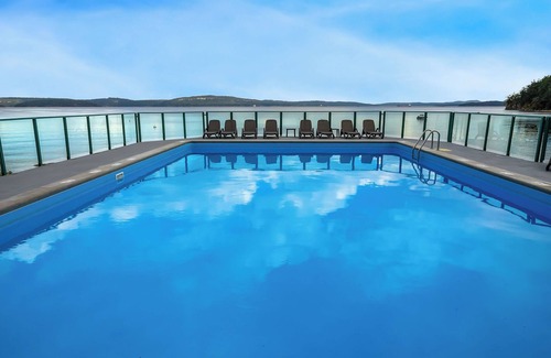 Yellow Point Condo | Stunning Waterfront Condo With Panoramic Ocean View Newly Renovated