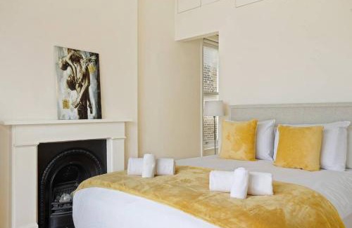 Campden Apartment | Stylish 1-Bed Flat in Prime Kensington Location