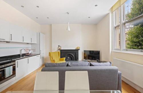 Campden Apartment | Stylish 1-Bed Flat in Prime Kensington Location