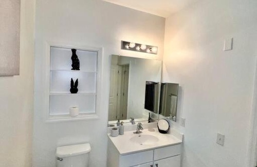 North Bergen Apartment | Stylish 1-bedroom unit Near NYC with parking
