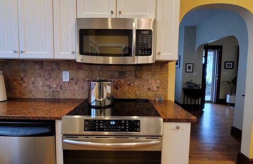 New London House | Stylish 1920s Craftsman Bungalow; tastefully appointed.