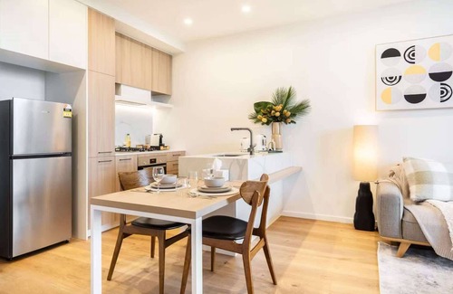 Heidelberg Heights Apartment | Stylish 1BR Apt in Ivanhoe with Free Parking