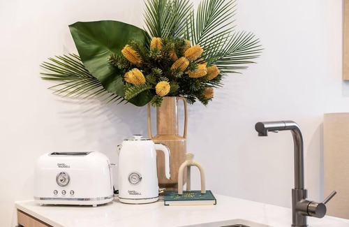 Heidelberg Heights Apartment | Stylish 1BR Apt in Ivanhoe with Free Parking
